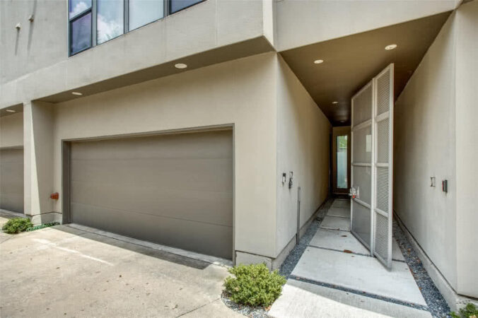 Modern Living Group: 1505 N Haskell Ave #2 Property