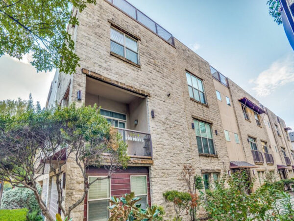 Dallas Townhouse on Thomas Ave property listing